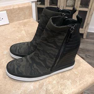 DKNY wedge tennis shoe. Size 10